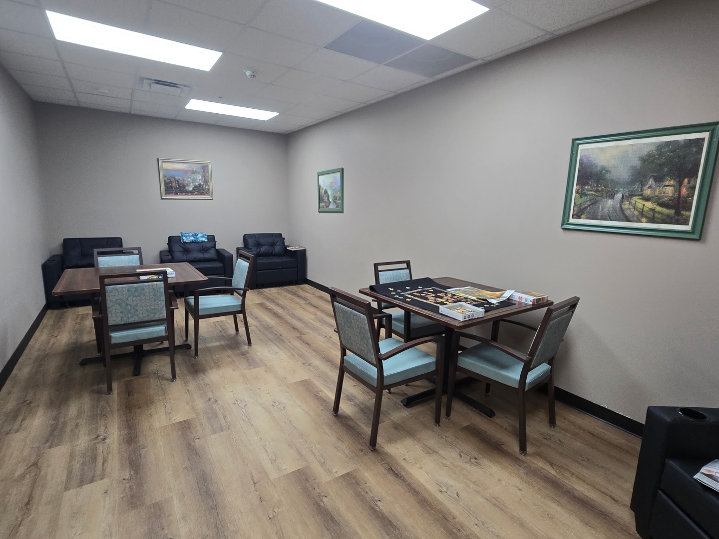 Lounge and puzzle area